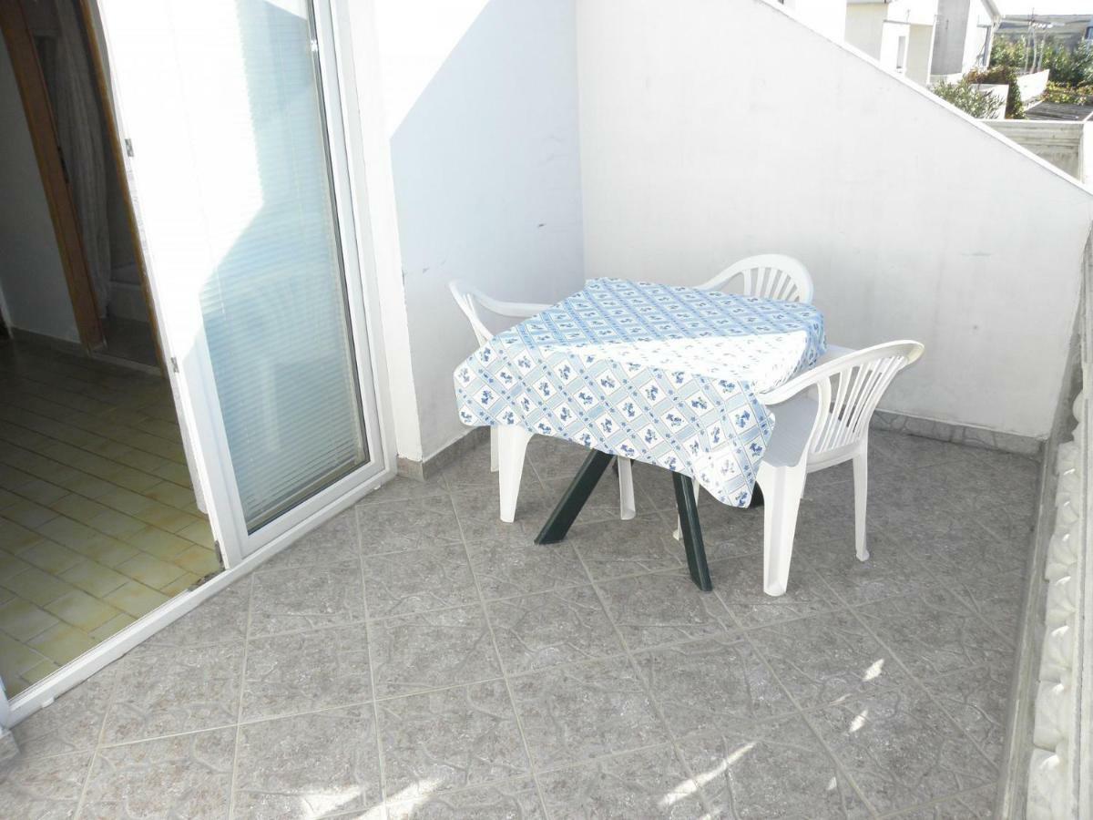 Apartments Fabijan - 50M From Sea Povljana Bagian luar foto